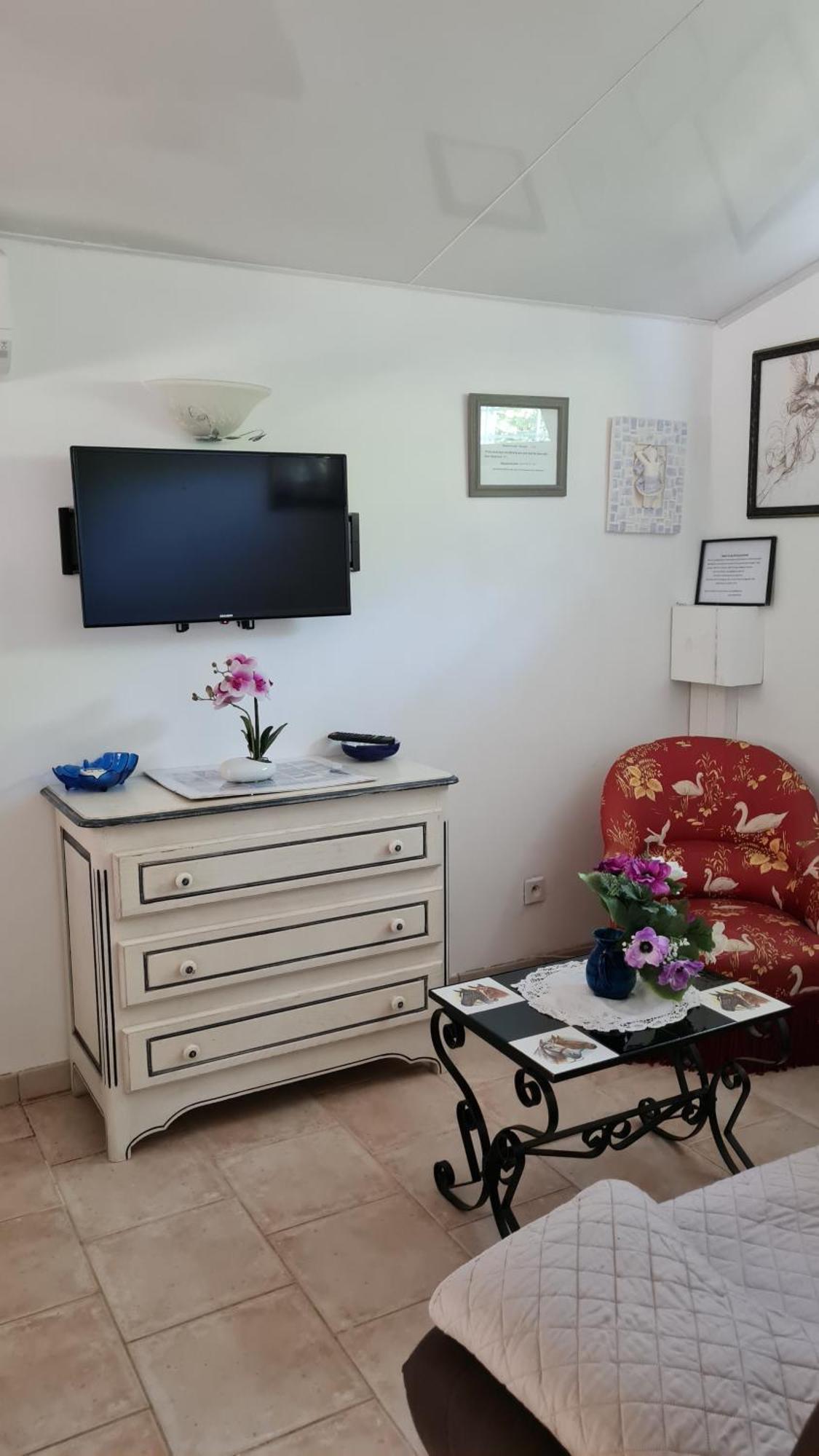 le bien placé Salernes Extérieur photo