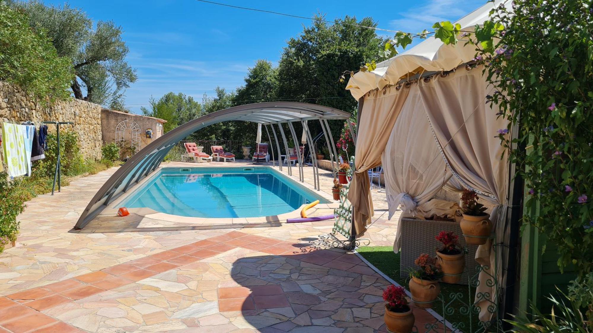 le bien placé Salernes Extérieur photo