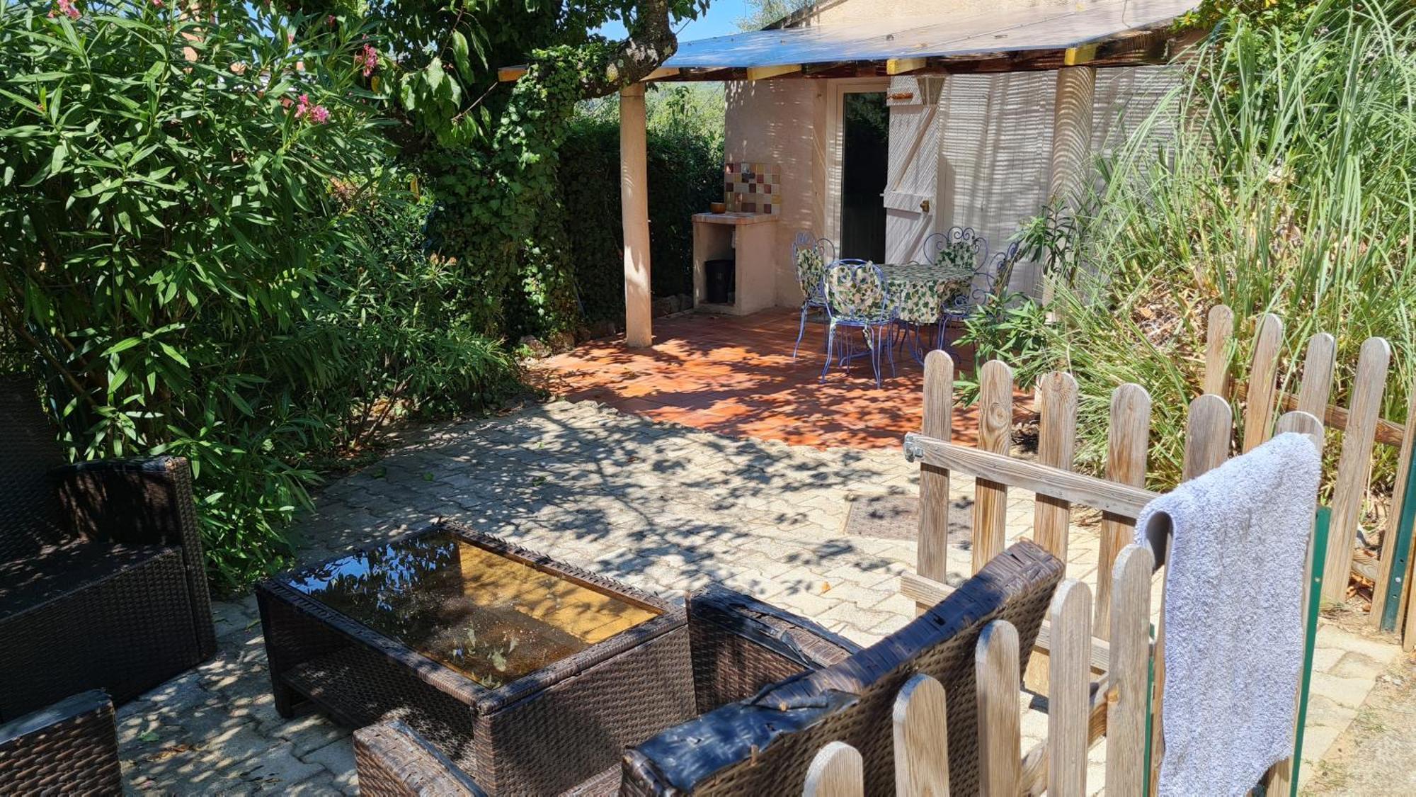 le bien placé Salernes Extérieur photo